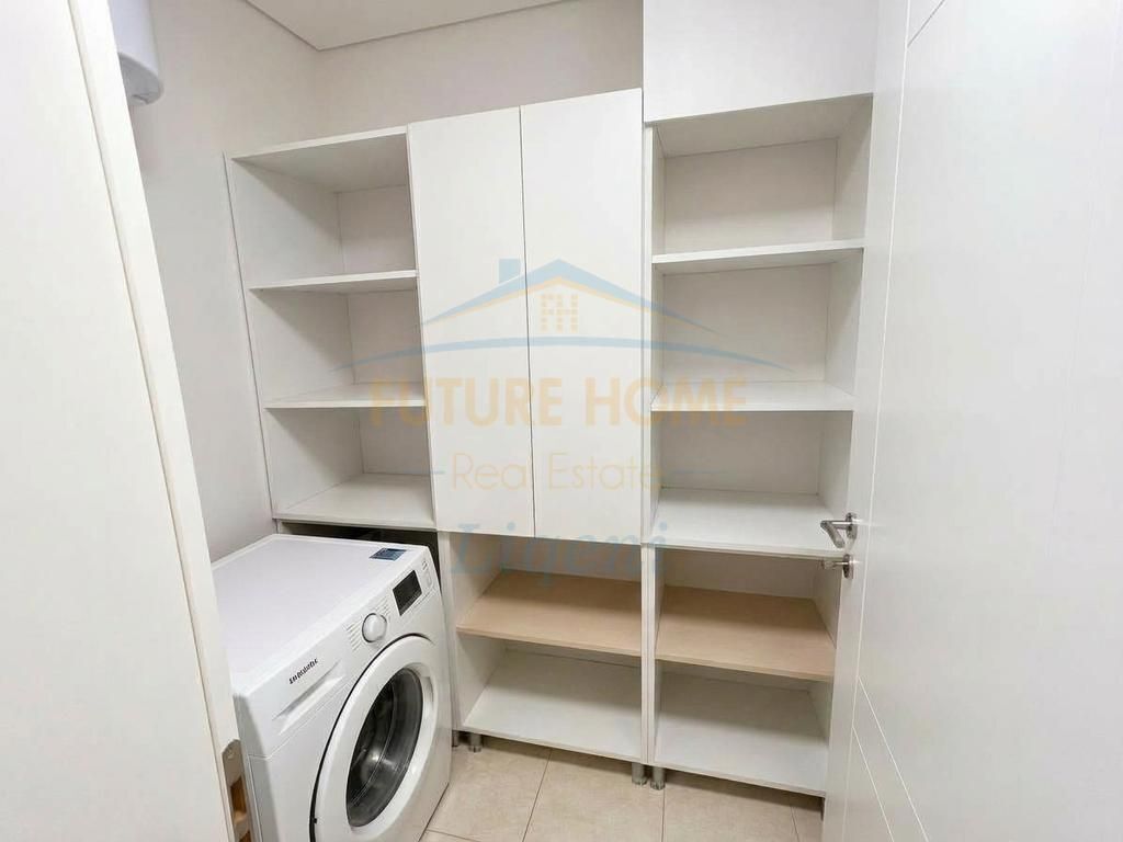 Shitet Apartament 2+1+2+Verande tek Kristal Center