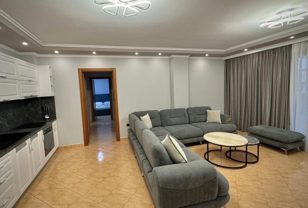 SHITET Apartament luksoz  2+1  PLAZHI GOLEM
