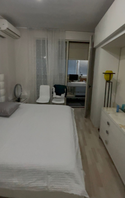 Shitet apartament 2+1+2 me verandë, pranë Kristal Center, Tiranë.