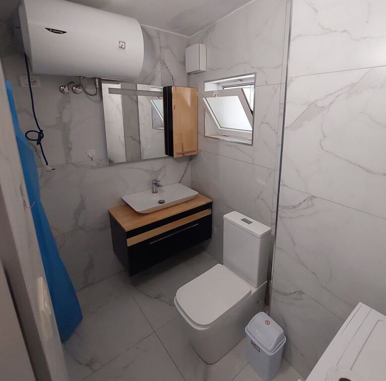 Affittasi casa privata 1+1 con cortile in via Myslym Shyri!