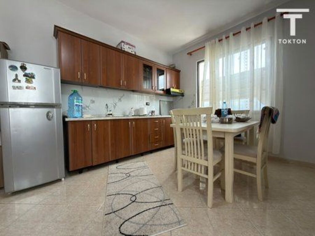 SHITET, APARTAMENT 1+1, UNAZA E RE, TIRANË