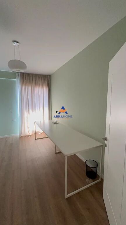 JEPET APARTMENT ME QERA 2+1+2+BALKON "FARMACIA 10" 80.000 LEKE