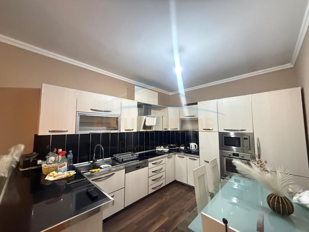shitet apartament i tipologjise 2+1+ depo, fresk tirane
