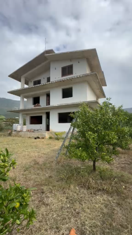 🔥MUNDËSI INVESTIMI🔥VILË 3-KATËSHE ME 2,000 m² TOKË–SHKOZË🏡