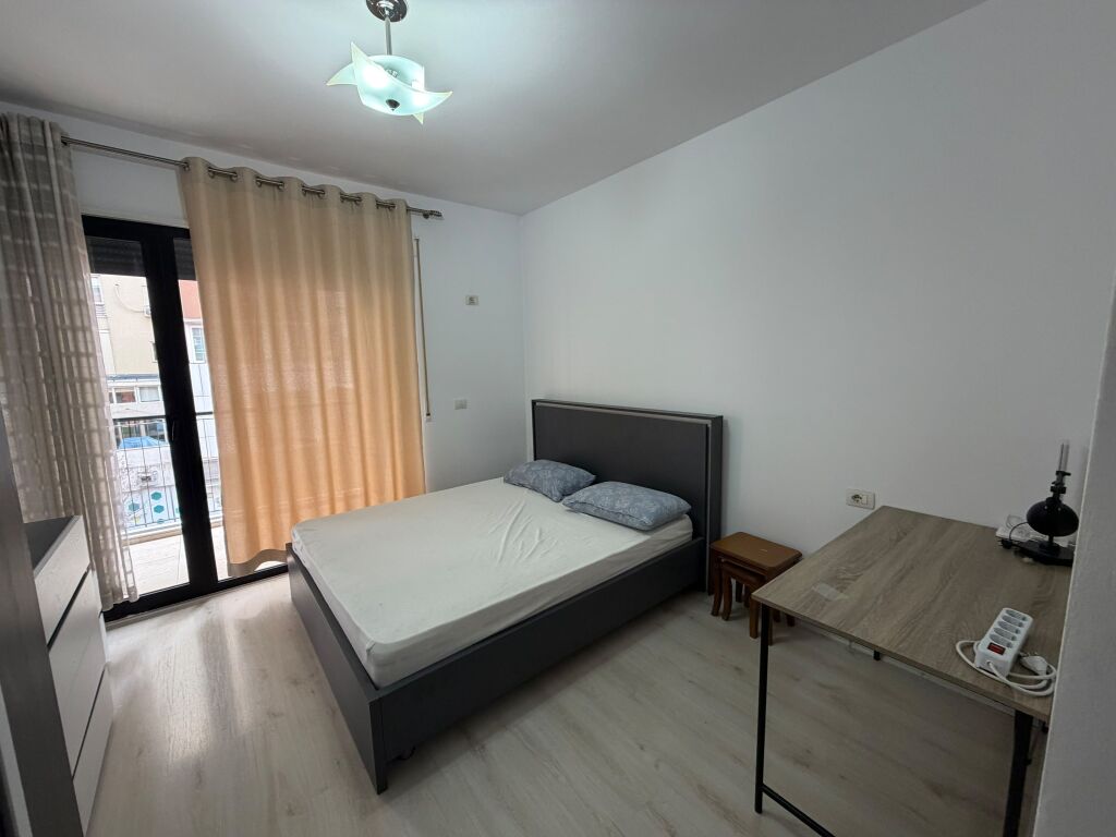 Apartament me qera 2+1+2 Prane kompleksit panorama
