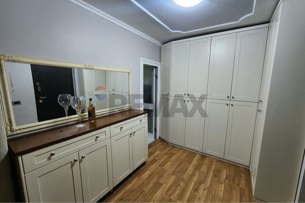 Apartment 1+1 at Elbasan Street!