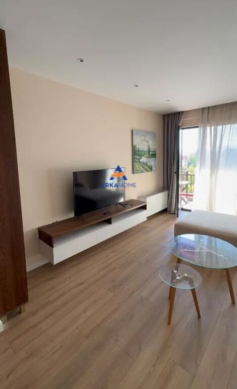 JEPET APARTMENT ME QERA 2+1+2+BALKON "FARMACIA 10" 80.000 LEKE