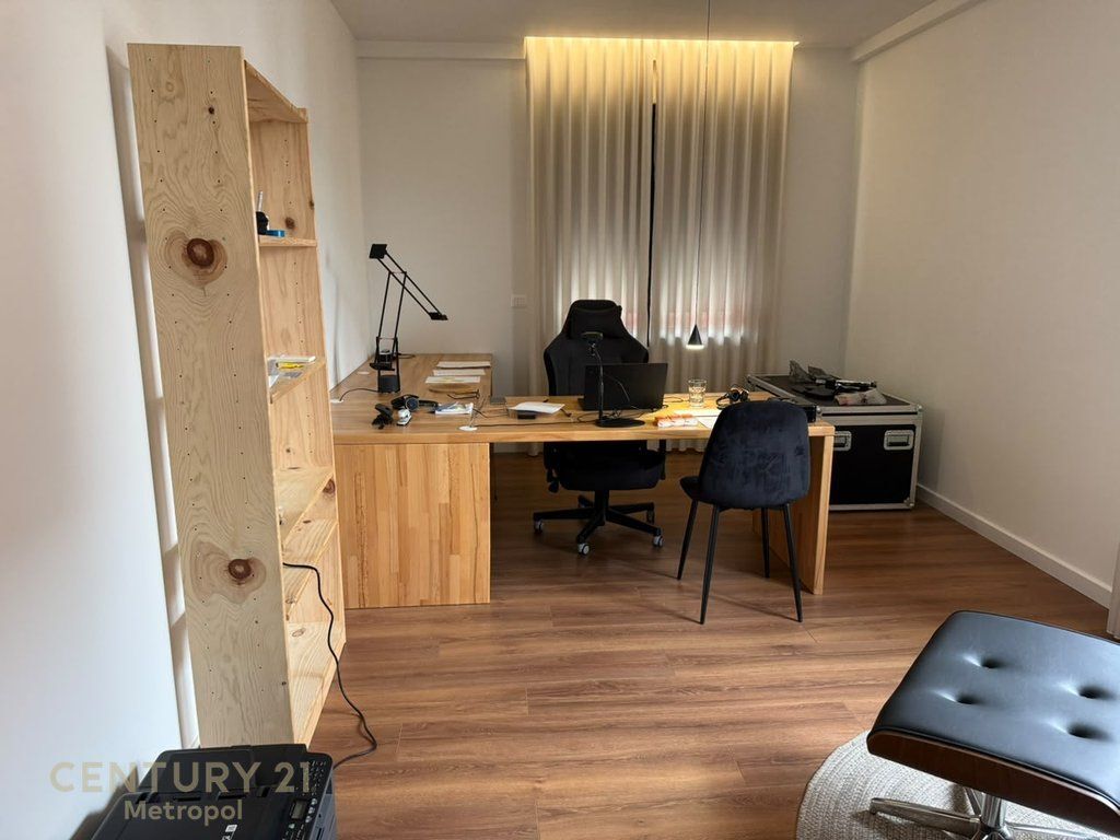 PENTHOUSE PËR SHITJE KOPSHTI BOTANIK - PRANË KODRËS SË DIELLIT 1!