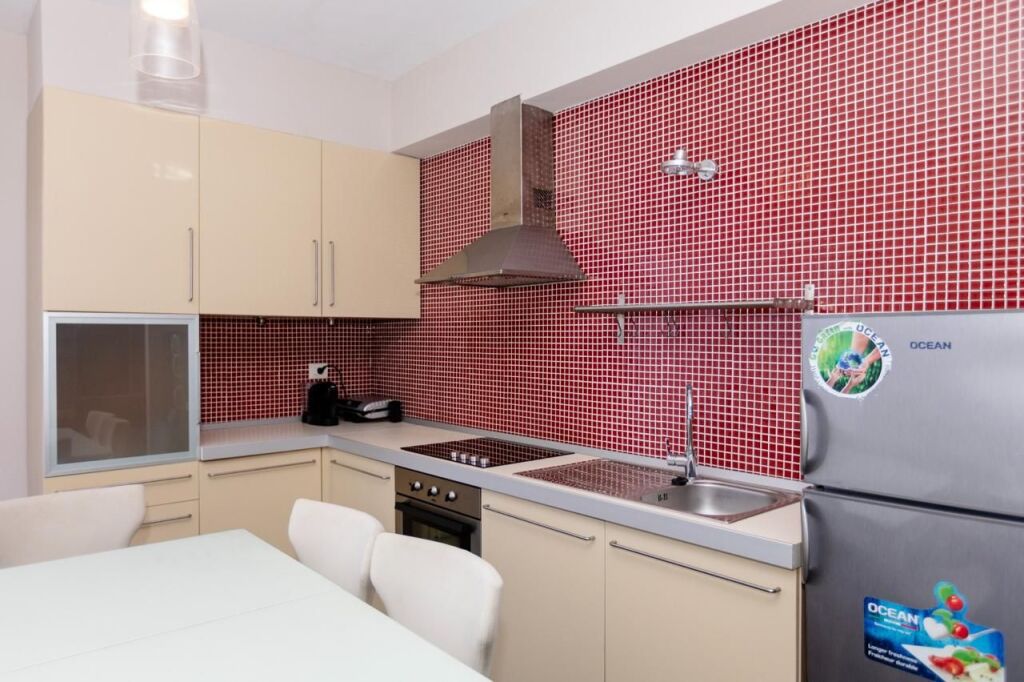 APARTAMENT 2+1+2 TUALETE ME PAMJE DETI ME QERA AFATGJATE - LUNGOMARE, VLORE