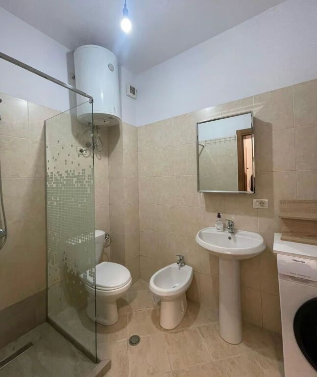 🏡 APPARTAMENTO IN AFFITTO 2+1  📍 21 Dhjetori, Dietro Square 21, Tirana 🏢 Piano: 7 🛗 Palazzo con ascensore  💰 Prezzo: 70.000 lek/mese