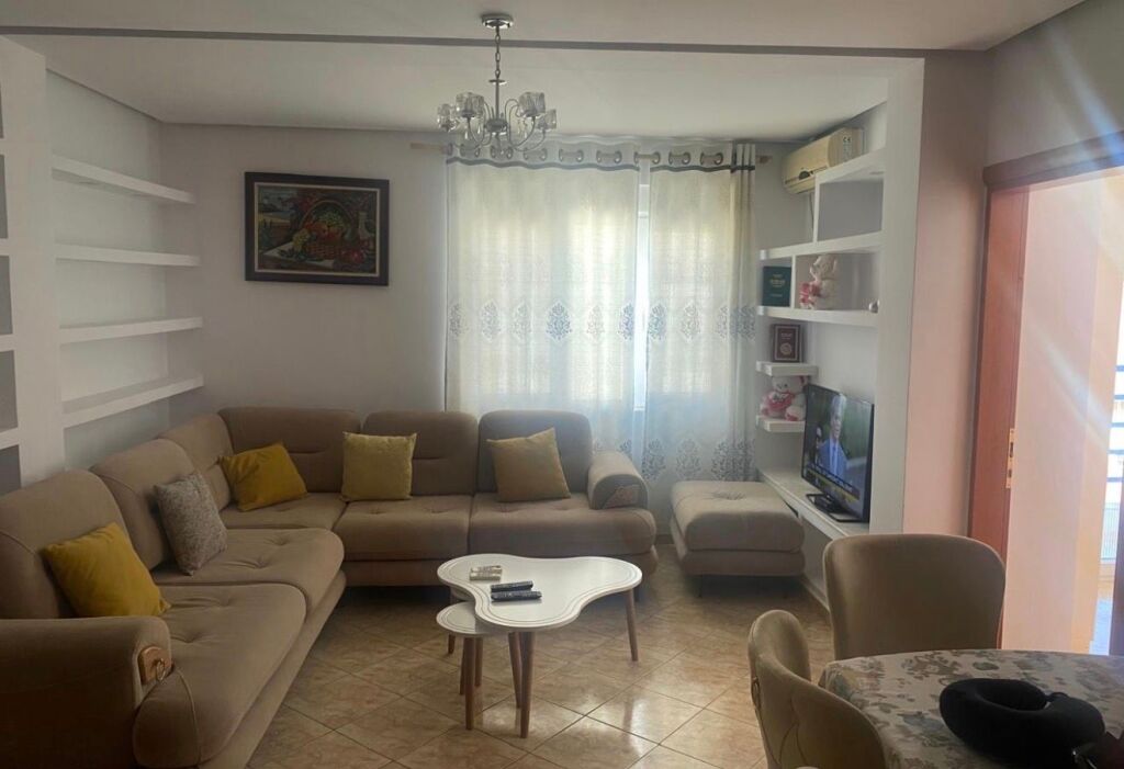 Yzberisht, jepet me qira apartament 2+1!
