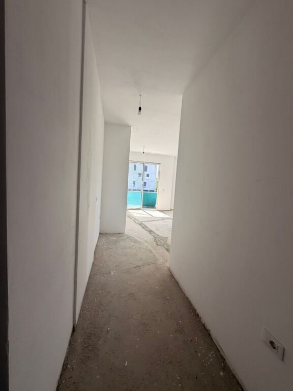 Shitet apartament 1+1, 64.5 m², kati 2 – Rruga Kongresi i Manastirit (te SHISH-i)