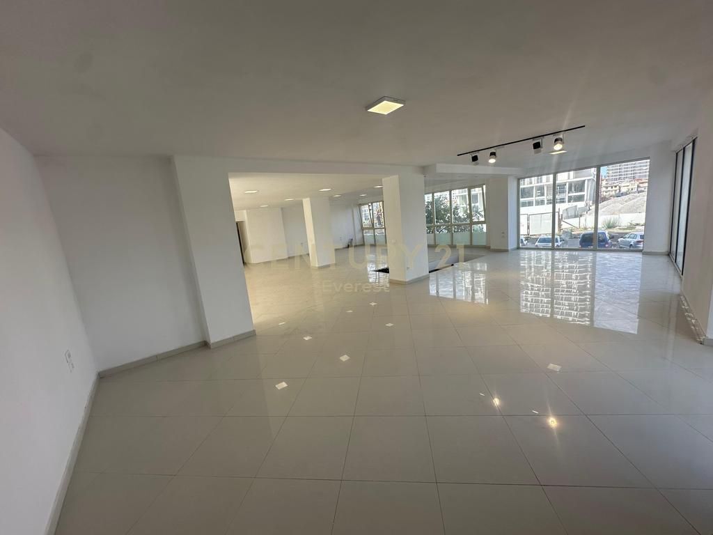 NEW BOULEVARD, COMMERCIAL SPACE FOR RENT