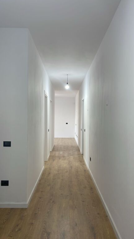 🏡 Apartament 2+1 në shitje – Paskuqan 📐 109.5 m² | 🏢 Kati i 6-të | 📄 Me hipotekë 💶 Çmimi: 135 milionë lekë të vjetra ✅ Mundësi blerjeje me kredi bankare. 📞 Na kontaktoni për më shumë informacion dhe për të organizuar një vizitë në pronë!