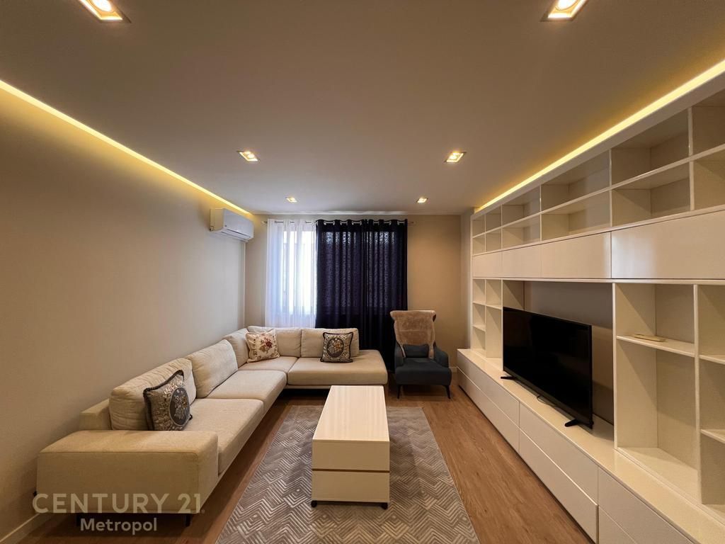 Japim me qira apartament 3+1+2 te Kompleksi Prestige!