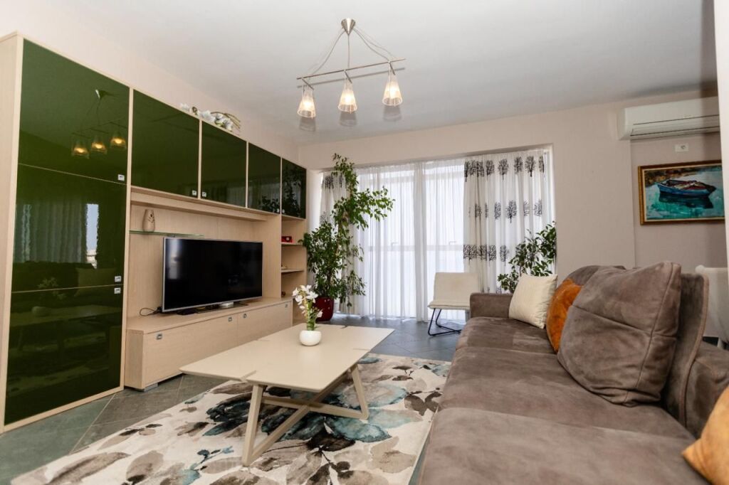 APARTAMENT 2+1+2 TUALETE ME PAMJE DETI ME QERA AFATGJATE - LUNGOMARE, VLORE