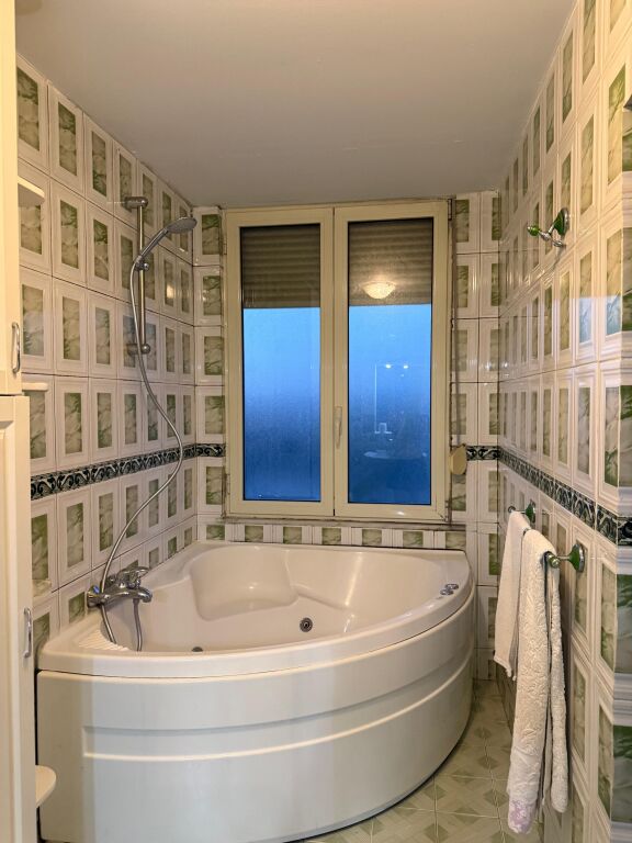 JEPET ME QIRA APARTAMENT 2+1+2 PRANË AIR ALBANIA