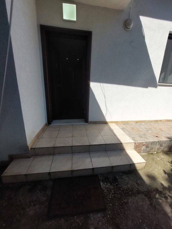 Affittasi casa privata 1+1 con cortile in via Myslym Shyri!