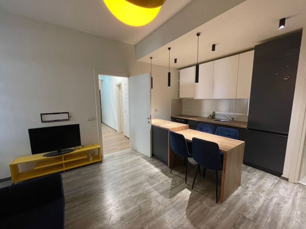 Office for rent near Globe!
