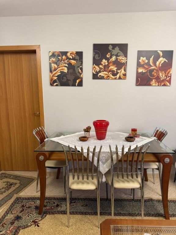 Apartament 2+1 me qira te Xhamlliku, pranë Sheshit Shtraus – 550 €