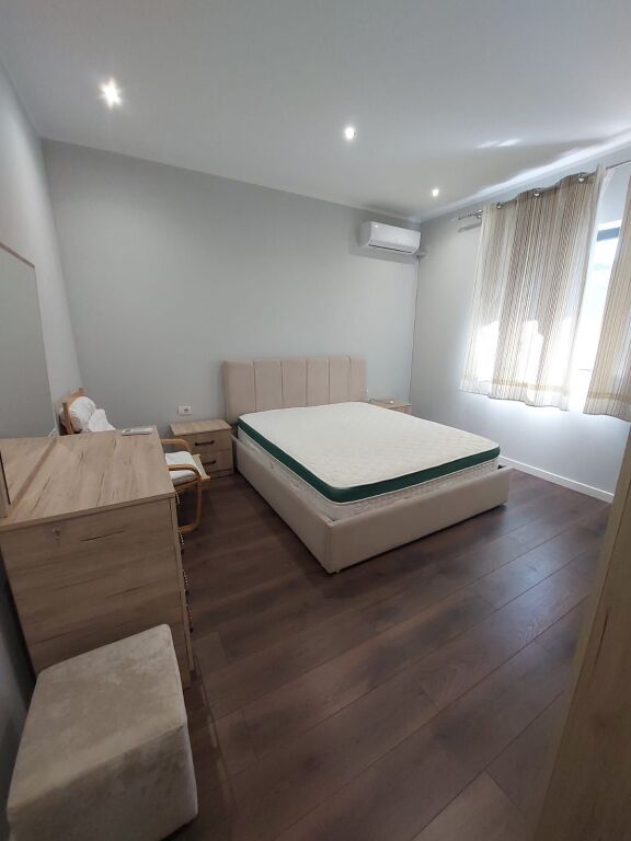 Affittasi casa privata 1+1 con cortile in via Myslym Shyri!