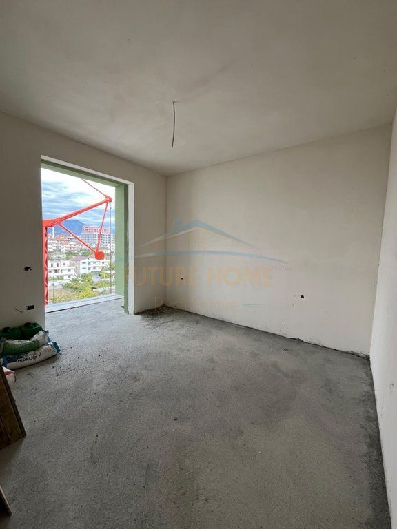 Shitet, Apartament 1+1,Paskuqan Tiranë
