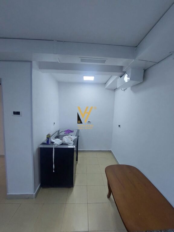 JEPET APARTAMENT 2+1 ME QERA TE BLVD.ZOGU I PARE 45.000 LEKE