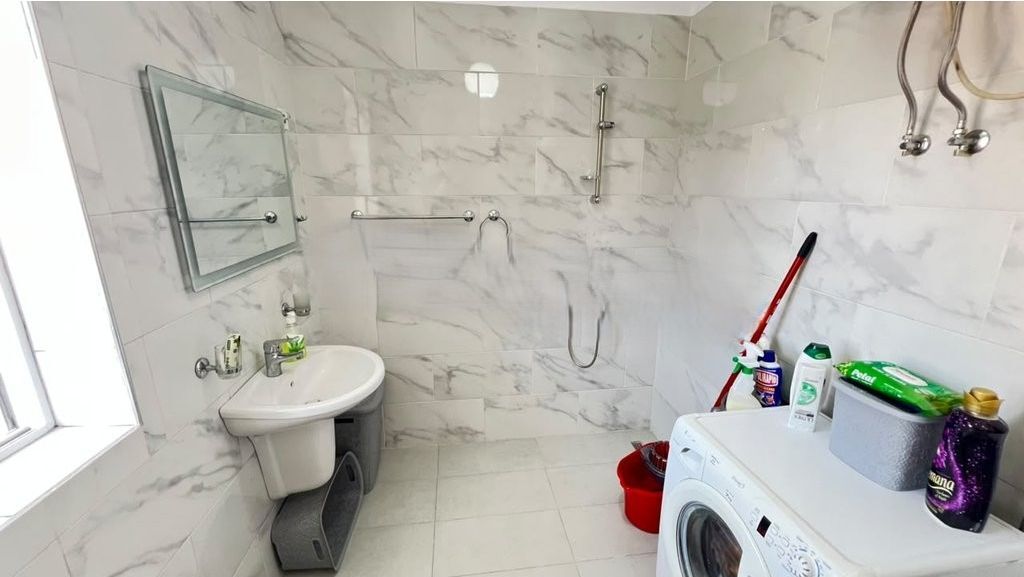 Apt 2+1+studio per qera te Ministria e Jashtme! 600 € /Muaj 60,000 Lekë /Muaj