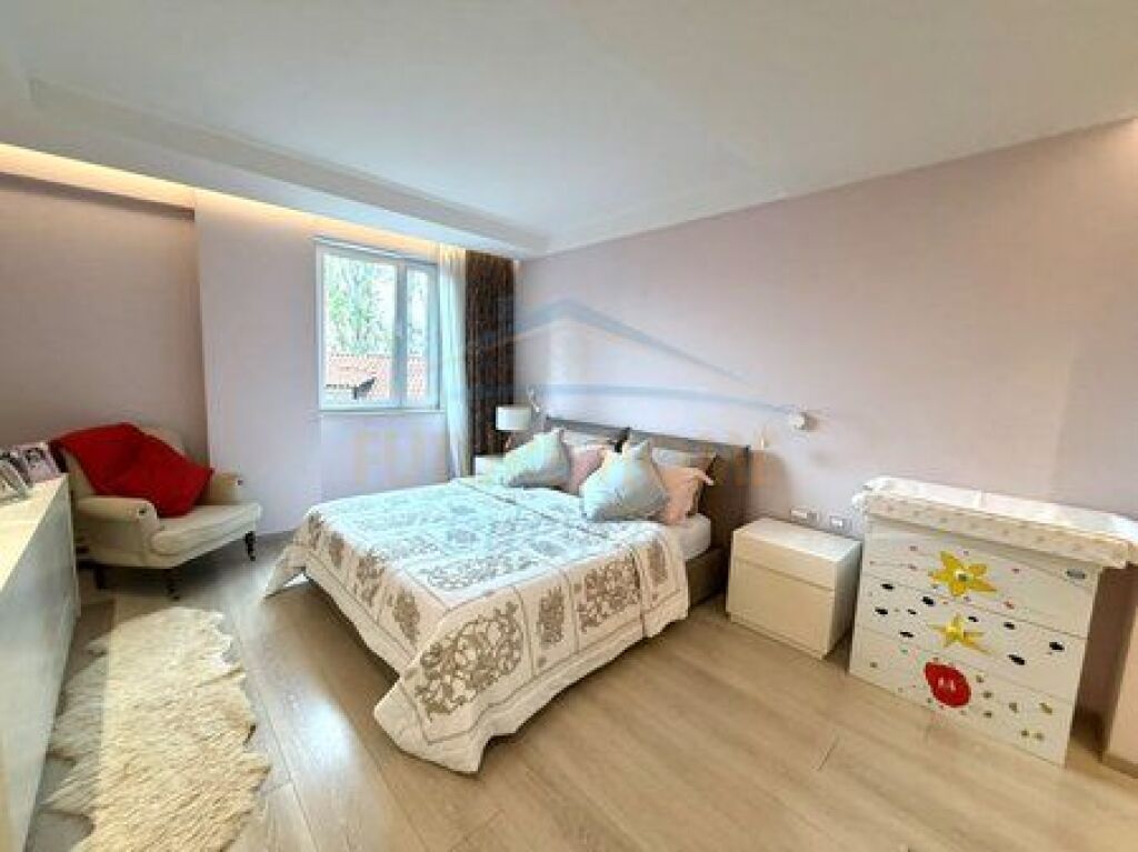 Shitet, Apartament 2+1+2+Depo, Rezidenca Ambasador 2, Tiranë.