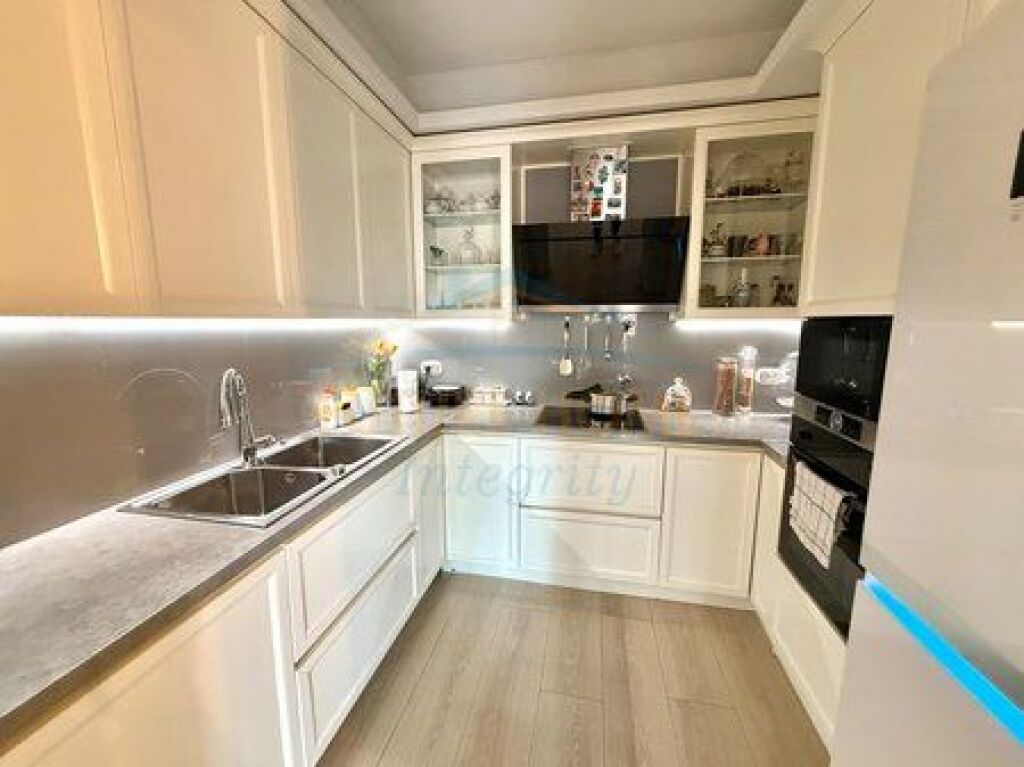 Shitet, Apartament 2+1+2+Depo, Rezidenca Ambasador 2, Tiranë.