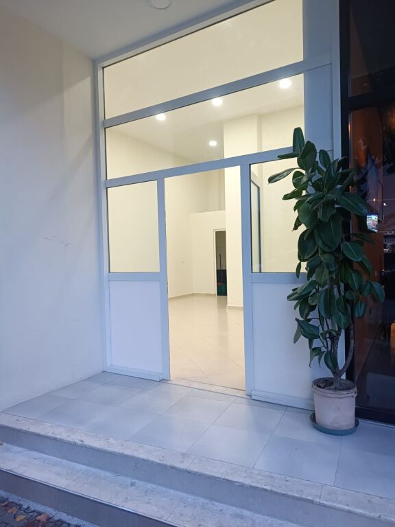 Shitje | Ambjent Biznesi | QSUT | 167000 € (lek)
