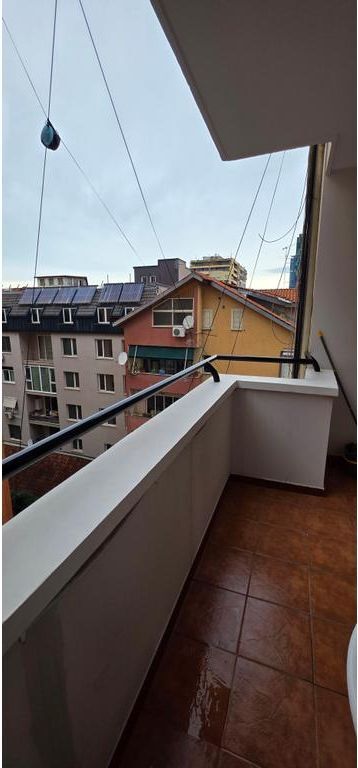 Apartament 2+1 - Ish-Bllok, përballë Sky Tower