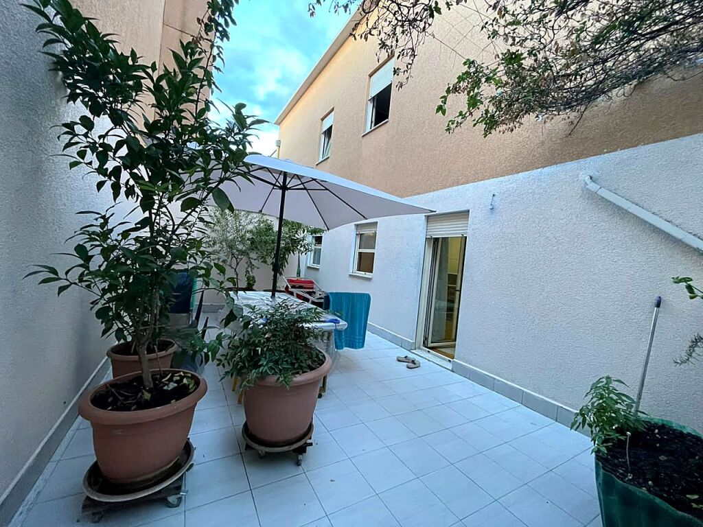 VENDESI APPARTAMENTO COMUNE DI PARIGI, VICINO AL KRISTAL CENTER