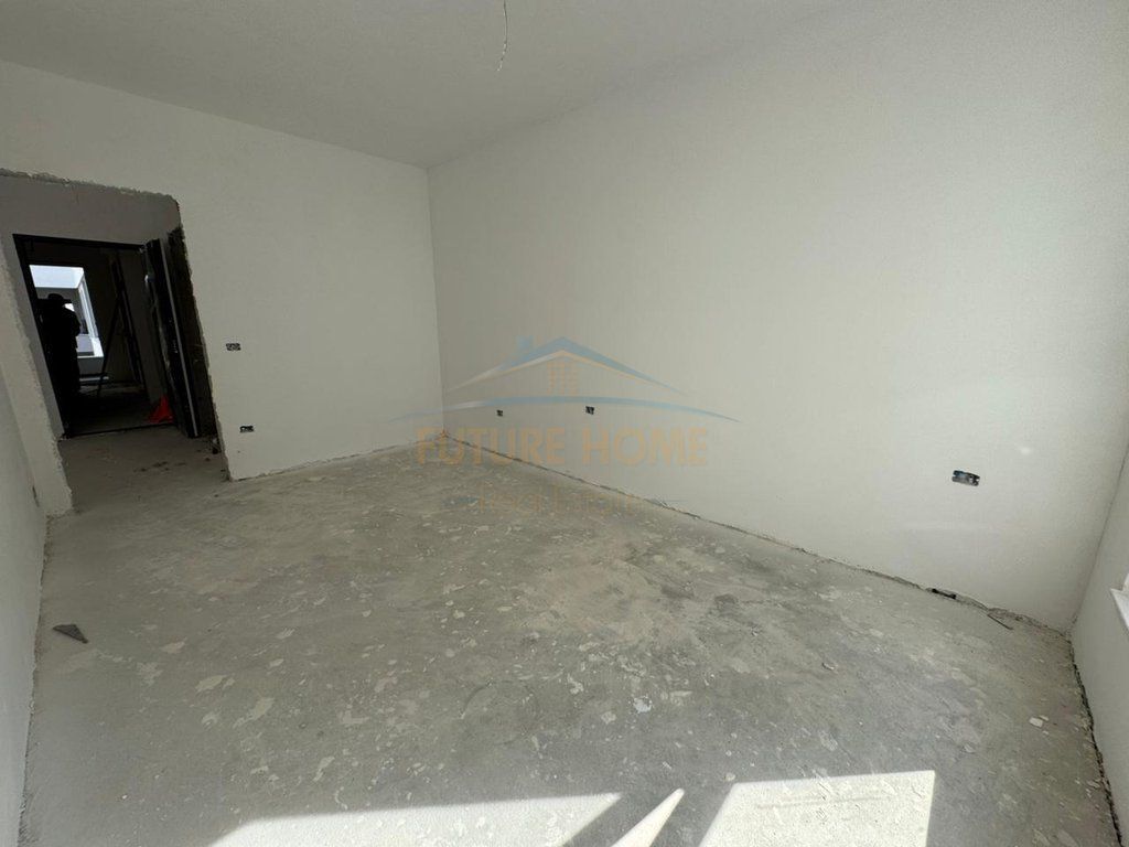 Shitet, Apartament 1+1, Univers City, Tiranë