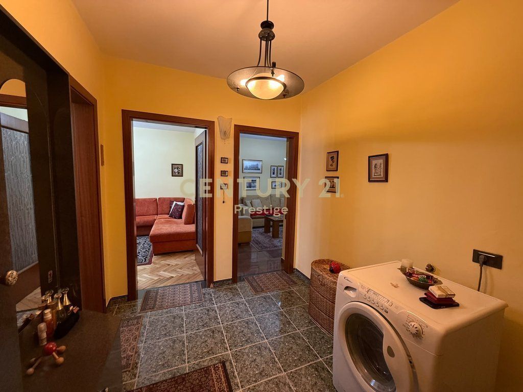 JEPET ME QIRA APARTAMENT 2+1 I VENDOSUR TEK "RRUGA FORTUZI!"