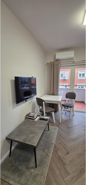 Appartamento 2+1 ristrutturato con balcone in affitto nell'ex Bllok, di fronte a Sky Tower