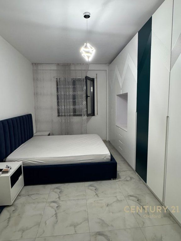 JEPET ME QIRA APARTAMENT 2+1+2 PËRBALLË UET, TEK RRUGA “XHANFIZE KEKO”!
