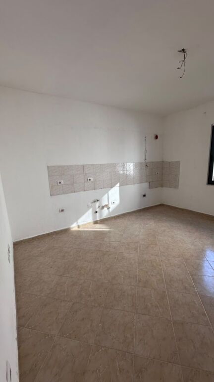 🏡🔥 SHITET SHTËPI PRIVATE 2-KATËSHE – BLLOKU I VILAVE, DURRËS