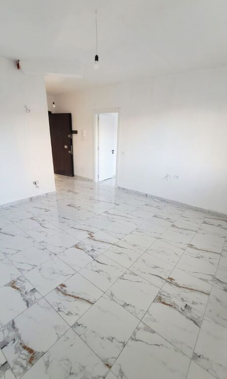 Kavaje, SHITET APARTAMENT 1+1 pallat ri me ashensor