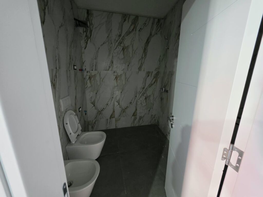 🏡 JEPEN ME QIRA 3 APARTAMENTE 1+1 – BULEVARDI I RI 📍rruga Filip JANO  45000 LEKE
