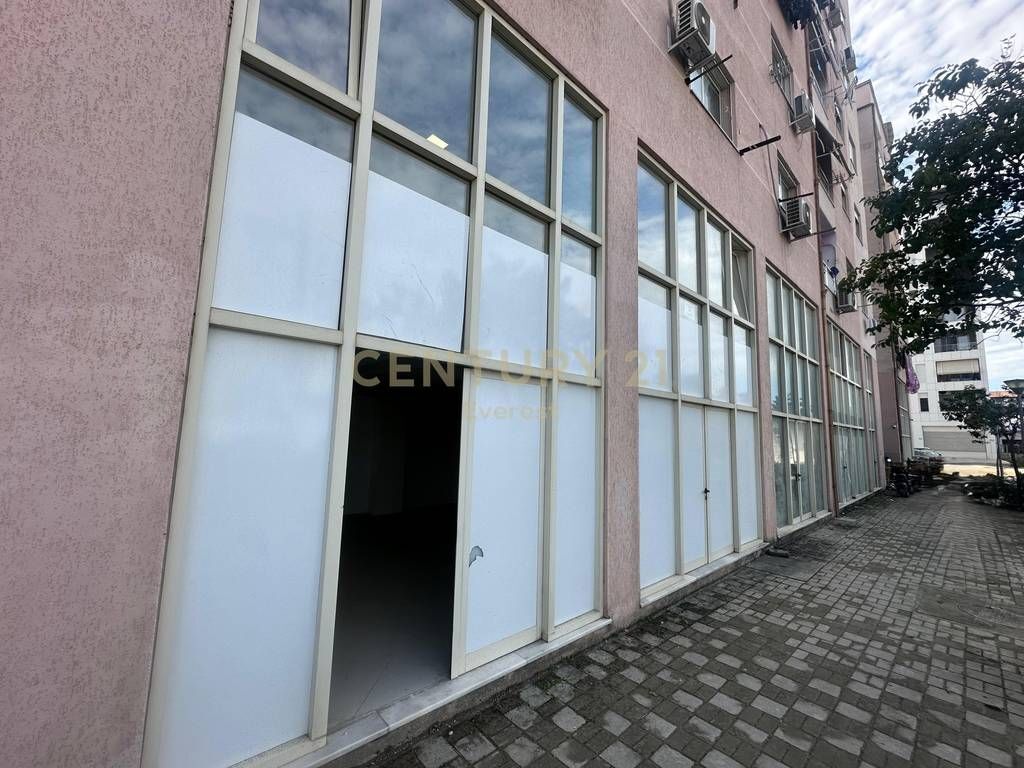 NEW BOULEVARD, COMMERCIAL SPACE FOR RENT