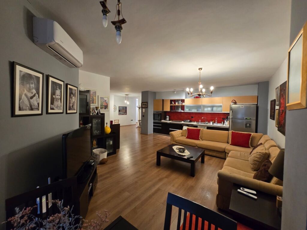 Apartament 1+1 me 2 Tualete me Qira – Te Brryli (Buzë Rrugës Kryesore) !