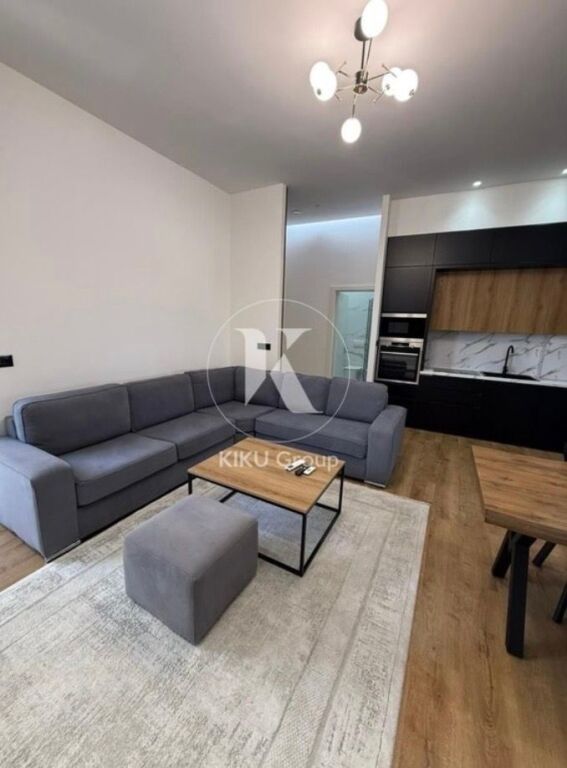 2+1, 12th floor elevator, commune of Paris, 850 thousand lek