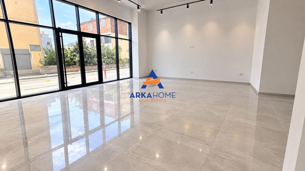 JEPET AMBIENT SHERBIMI PER QERA 121 M2 "ASTIR" 1200 EURO