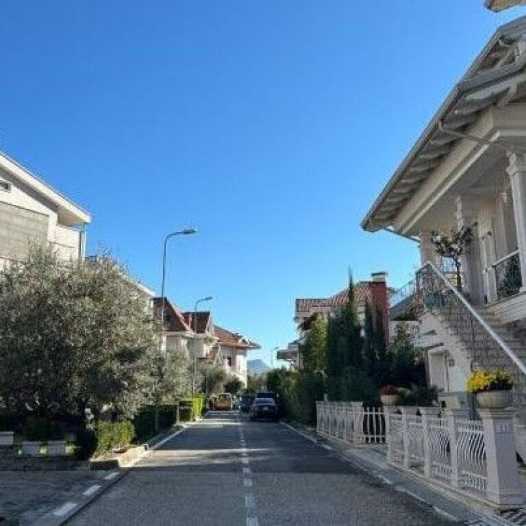 🏡 SHITET VILË 4-KATËSHE ME PISHINË PRIVATE | AKACIA HILLS