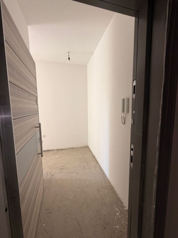 Shitet apartament 1+1, 64.5 m², kati 2 – Rruga Kongresi i Manastirit (te SHISH-i)