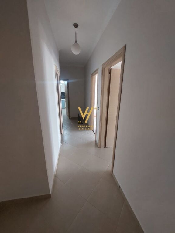 JEPET APARTAMENT 3+1+2+BLK ME QERA TE KOMUNA E PARISIT 100.000 LEKE