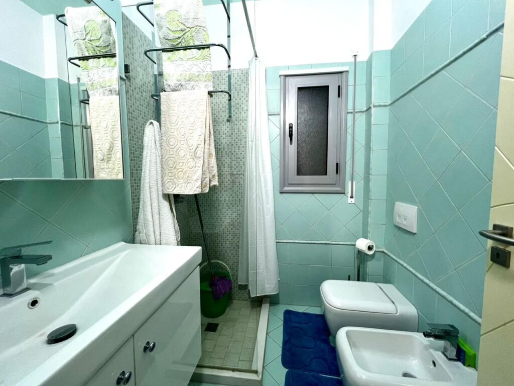 APARTAMENT 2+1 ME FULL PAMJE DETI ME QERA AFATGJATE - LUNGOMARE, VLORE