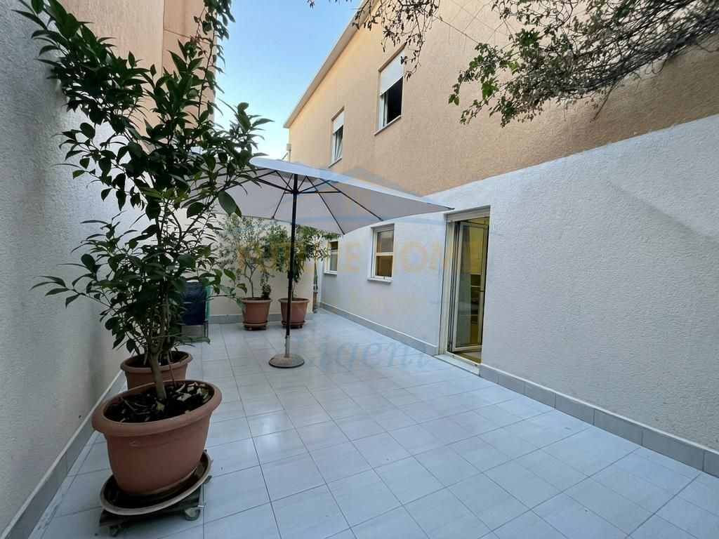 Shitet Apartament 2+1+2+Verande tek Kristal Center