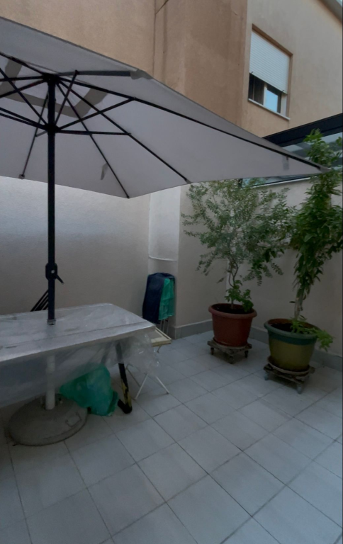 Shitet apartament 2+1+2 me verandë, pranë Kristal Center, Tiranë.